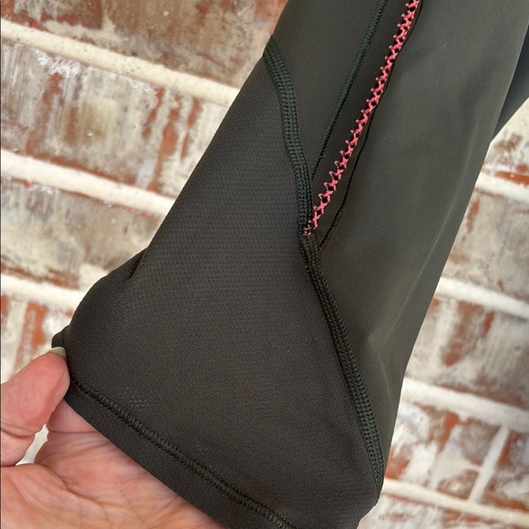 lululemon athletica Green Gator Cyber Pink Racer Stripe Cropped Leggings - Picture 3 of 12